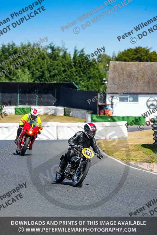 Vintage motorcycle club;eventdigitalimages;mallory park;mallory park trackday photographs;no limits trackdays;peter wileman photography;trackday digital images;trackday photos;vmcc festival 1000 bikes photographs